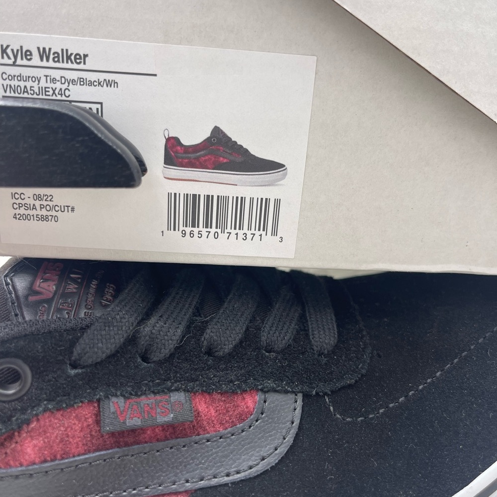 Vans WMNS Kyle Walker
Corduroy Tie-Dye/Black/White Sneakers 
VN0A5JIEX4C - Picture 16 of 16